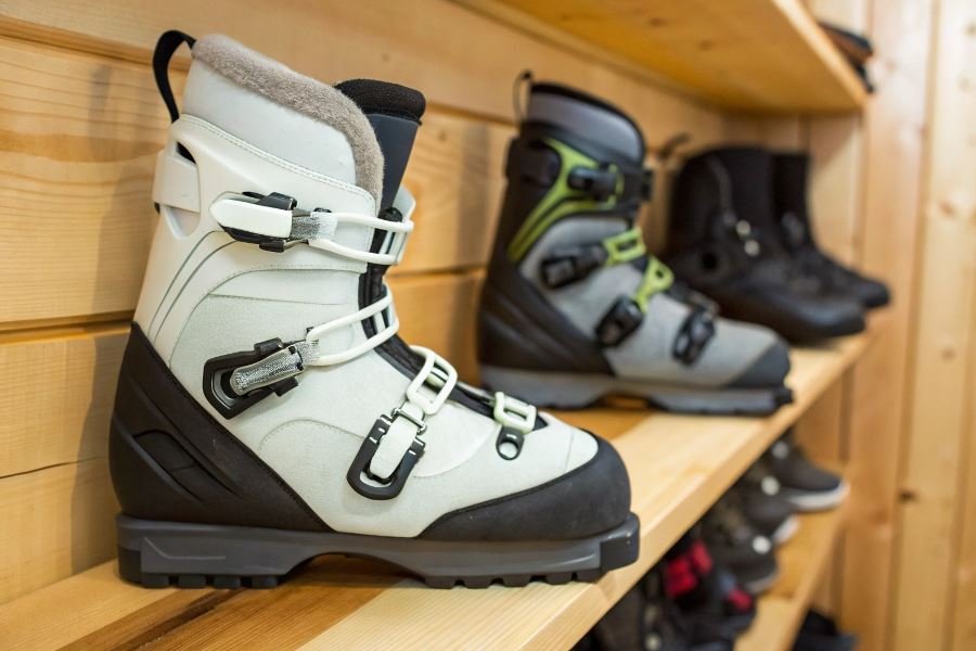 101-choosing-cross-country-ski-boots-guide