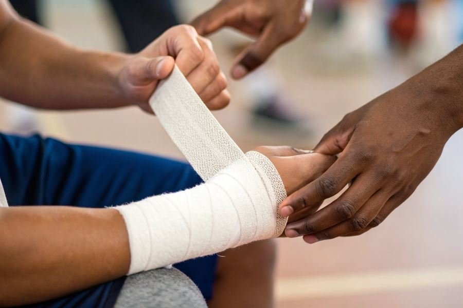 1033-mastering-sports-wraps-protection-techniques