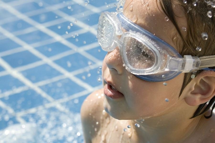 1318-anti-fog-essentials-for-young-swimmers