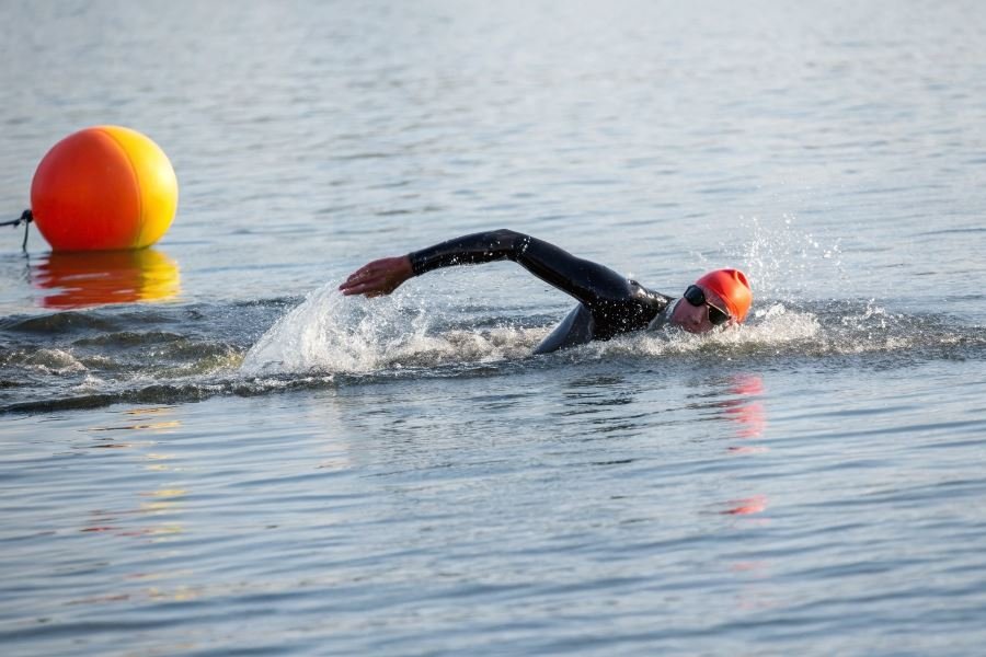 1336-triathlon-buoys-water-distance-heroes