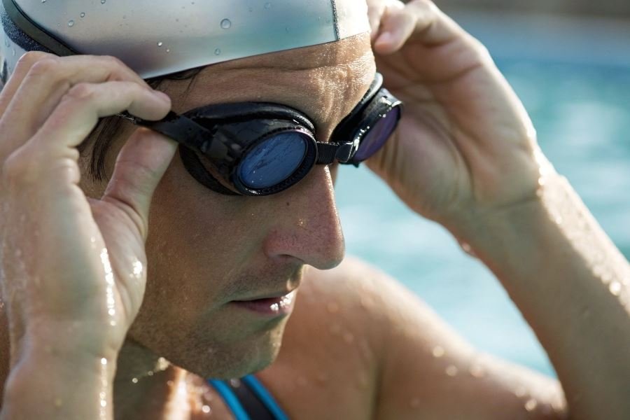 1412-choosing-perfect-swimming-goggles