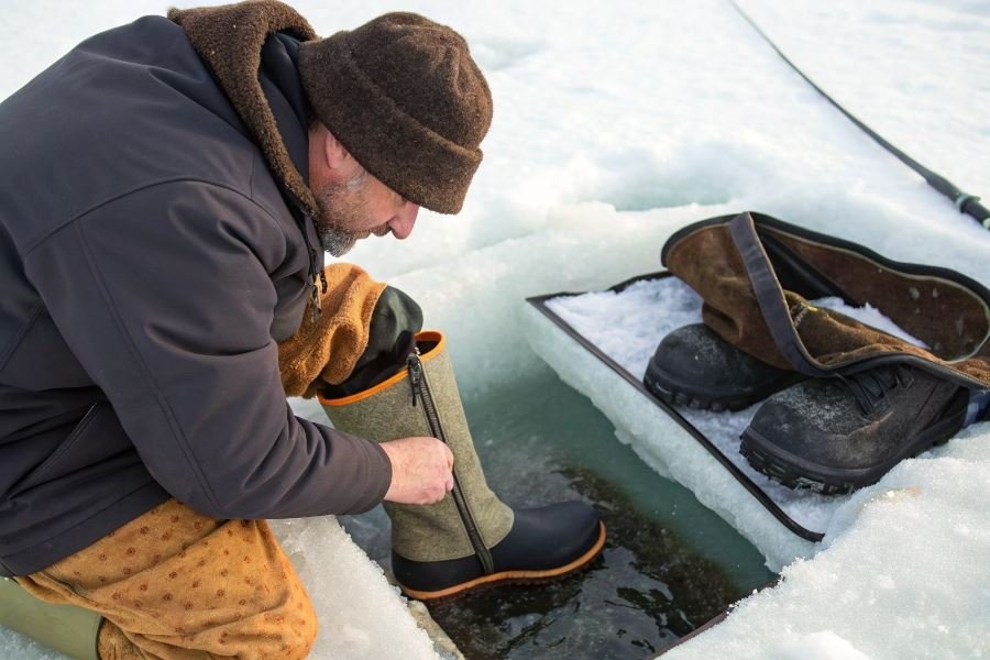 1451-winter-fishing-boot-liners-selection-guide