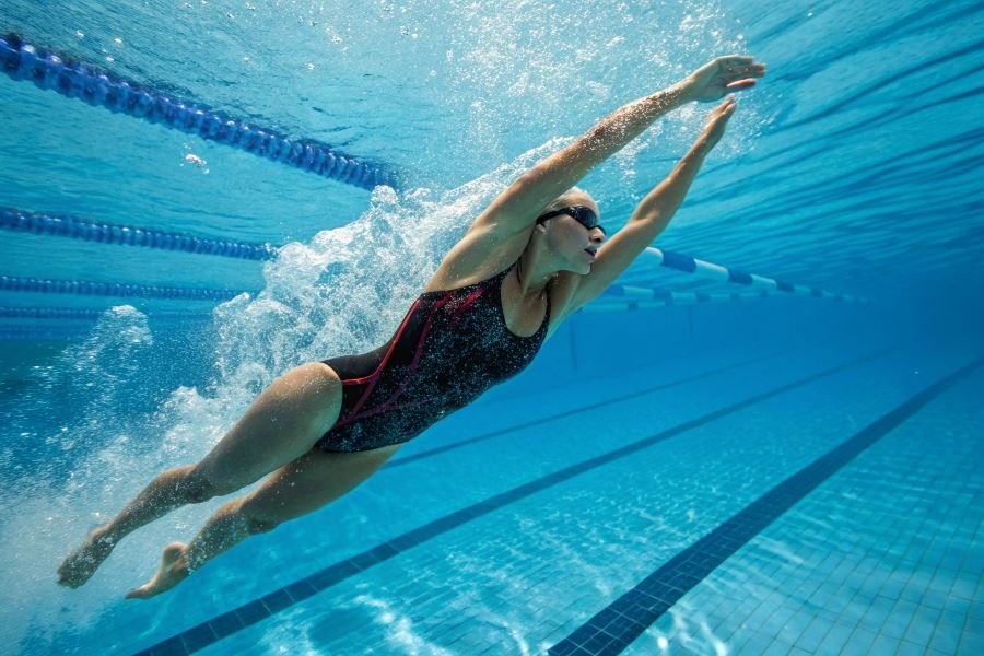 1515-athletic-swimwear-style-function-balance