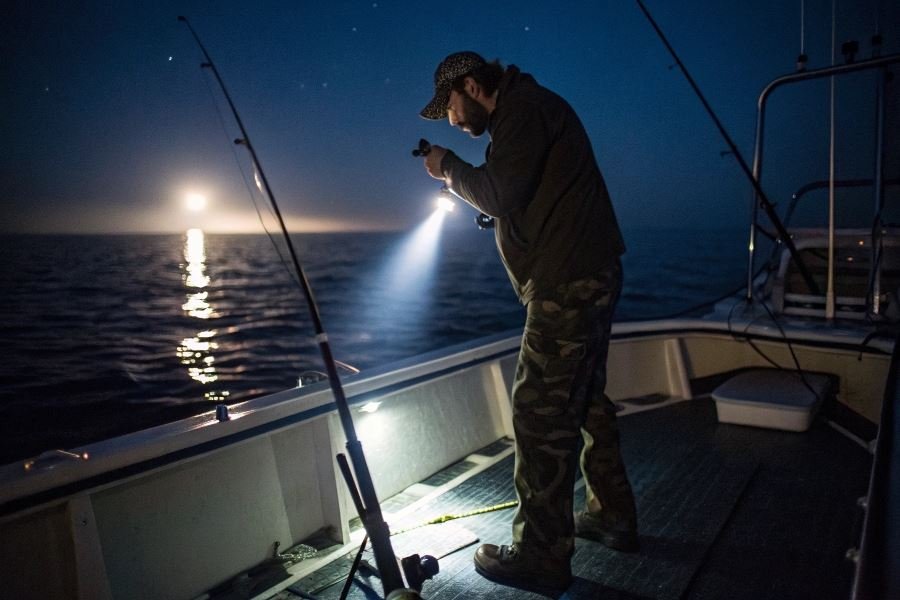 1683-tactical-flashlights-for-night-fishing