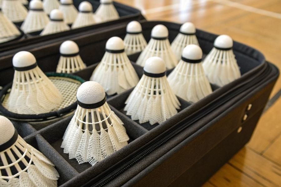 193-badminton-shuttlecock-care-storage-tips