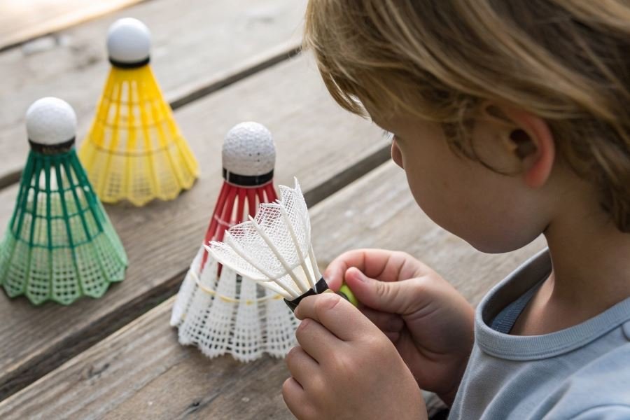 195-badminton-shuttlecock-guide-for-young-players