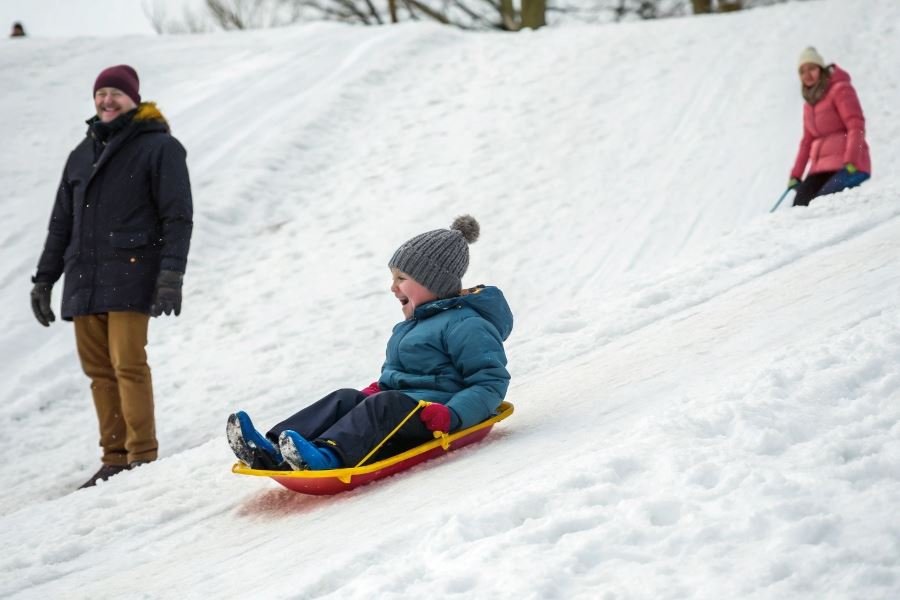 196-foldable-sleds-winter-fun-revolution