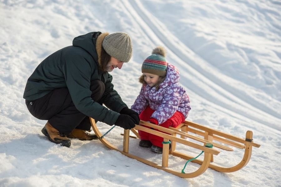 204-winter-sleds-kids-safety-fun
