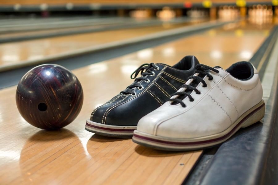 2240-bowling-shoes-buy-or-rent