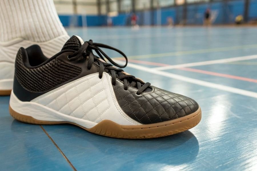 2298-wide-foot-futsal-shoes-selection-guide