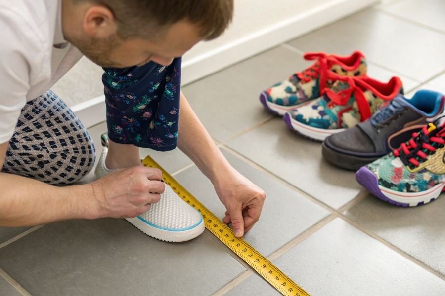 2340-kids-sports-shoes-size-matters