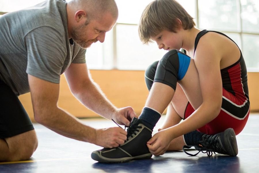 2383-choosing-kids-wrestling-shoes-for-champions