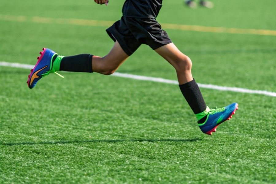 2411-youth-soccer-cleats-weight-importance