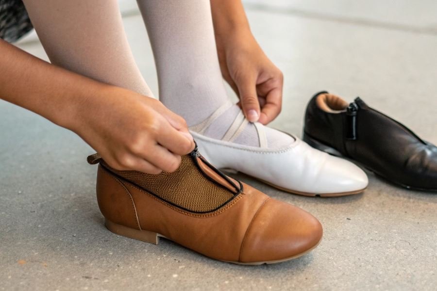 2421-jazz-dance-shoes-for-young-dancers