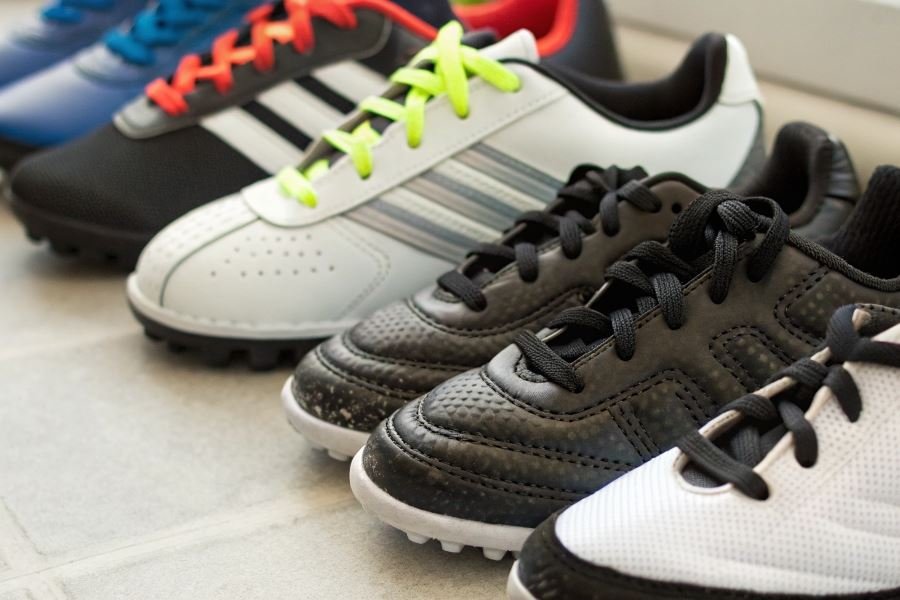 2463-youth-football-turf-shoes-selection-guide