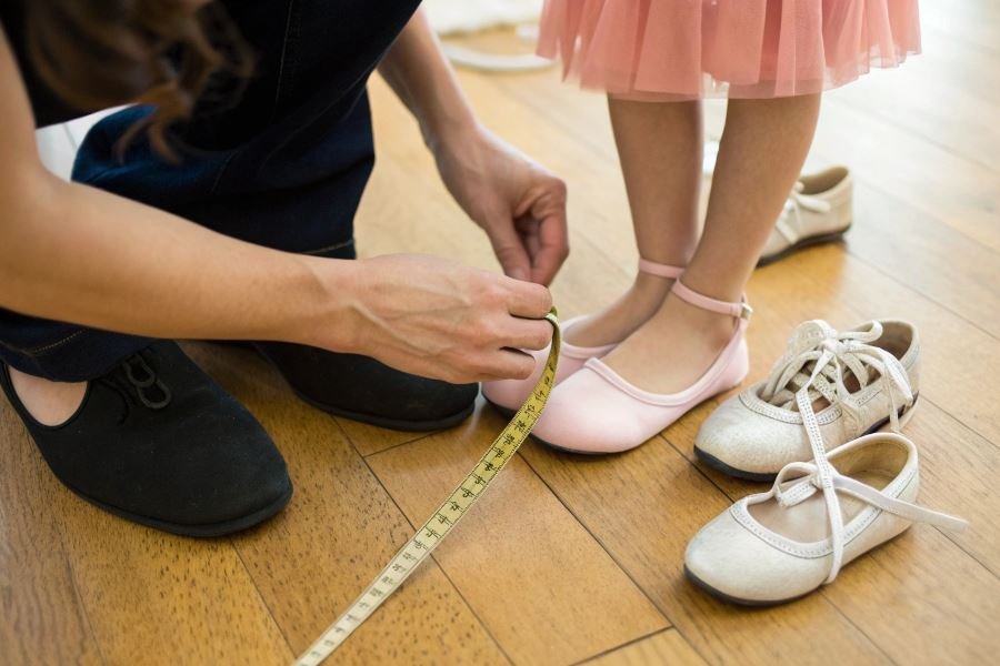 2480-dance-shoes-for-young-stars
