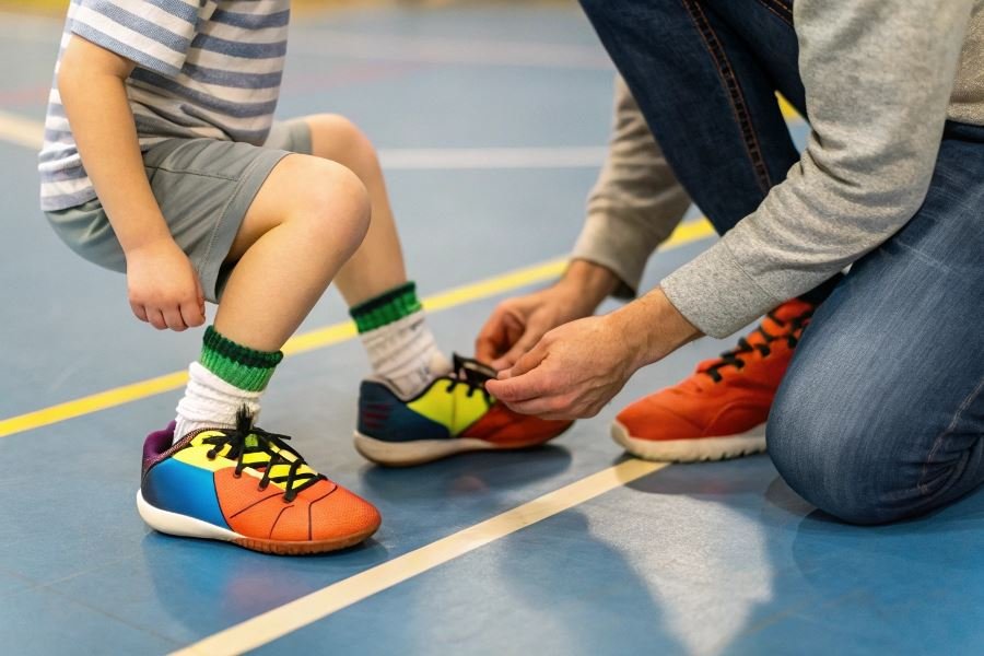 2490-kids-first-futsal-shoes-foundation-victories