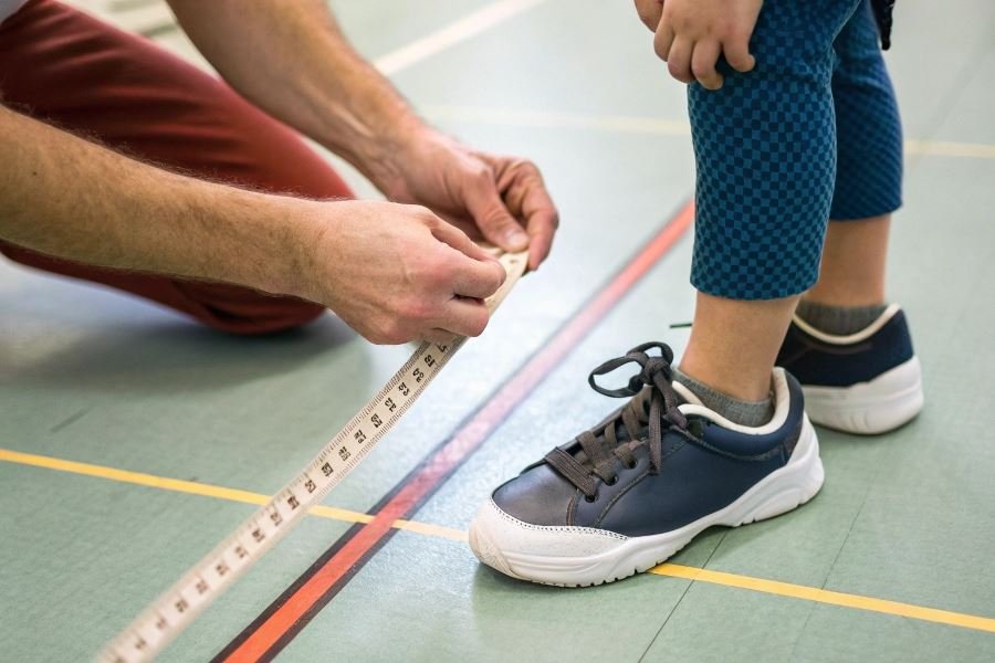 2492-perfect-futsal-shoes-size-young-players