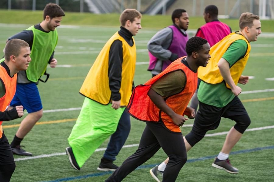 2536-football-training-bibs-material-selection-guide