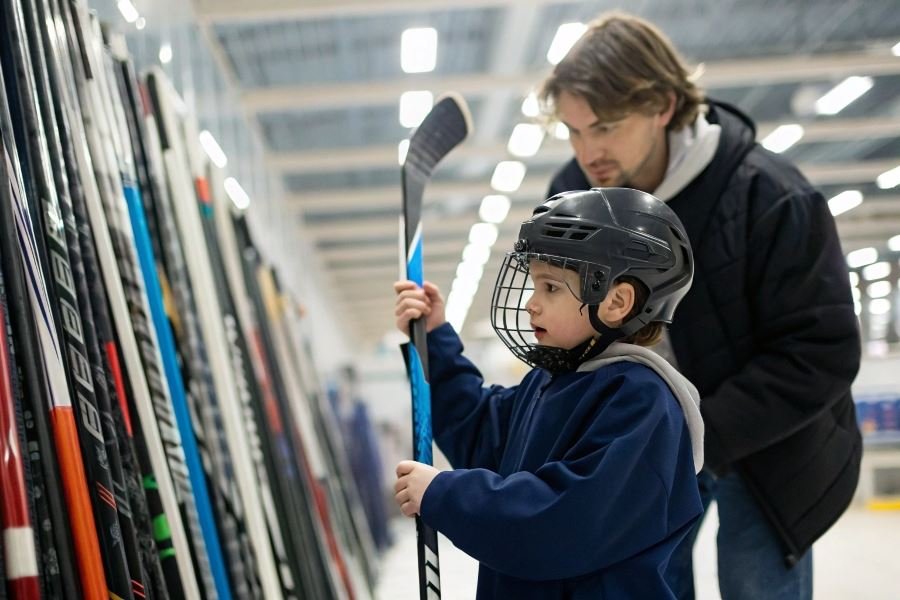 2649-choosing-youth-hockey-stick-for-success