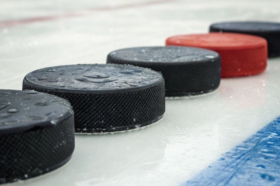 2661-hockey-ball-selection-ice-partner