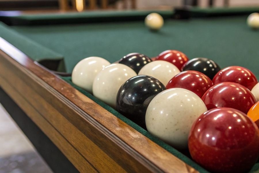 322-evolution-of-billiard-balls