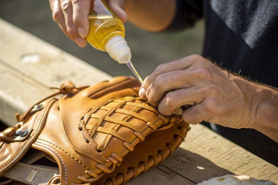 35-baseball-glove-break-in-perfect-grip