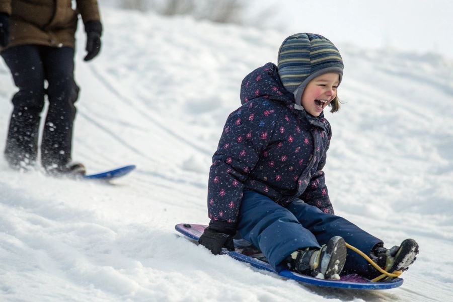 38-snow-revolution-snowskates-young-extremists