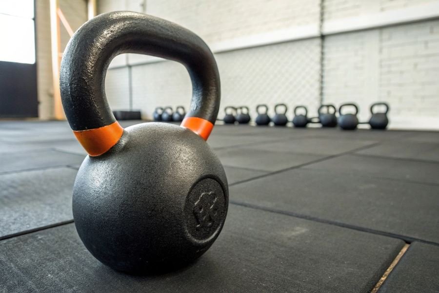 471-kettlebell-beginners-guide-choosing-first-equipment