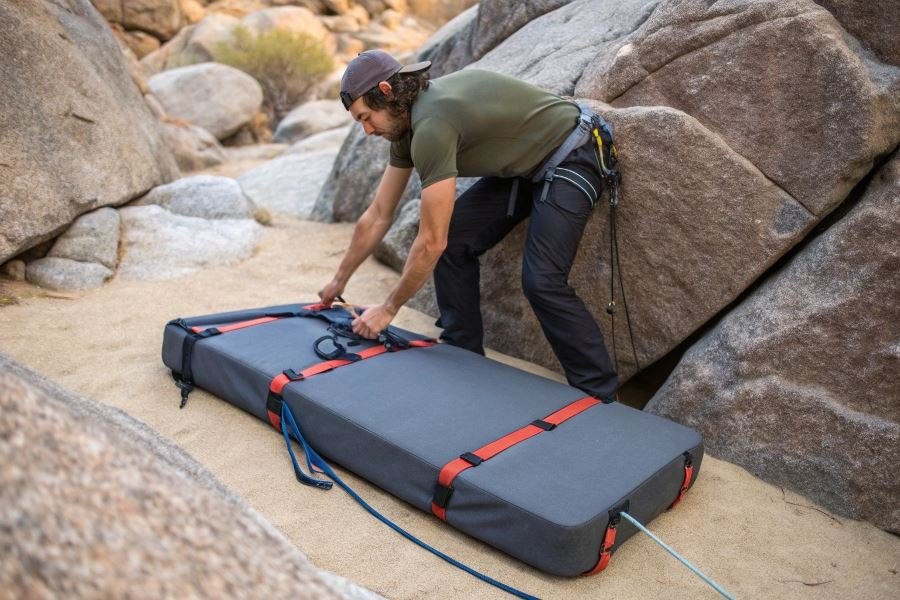 754-crash-pads-for-beginner-climbers