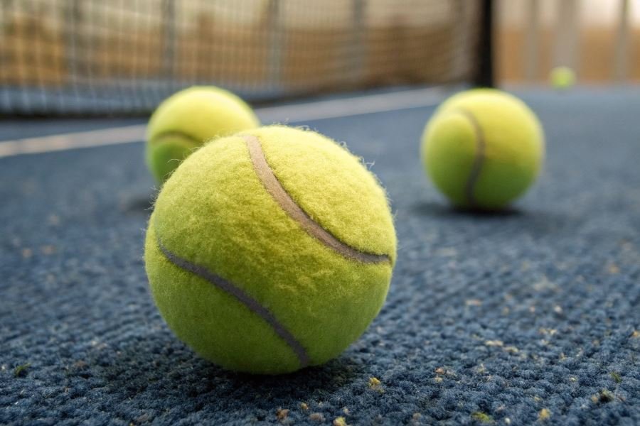 78-padel-tennis-choosing-perfect-ball