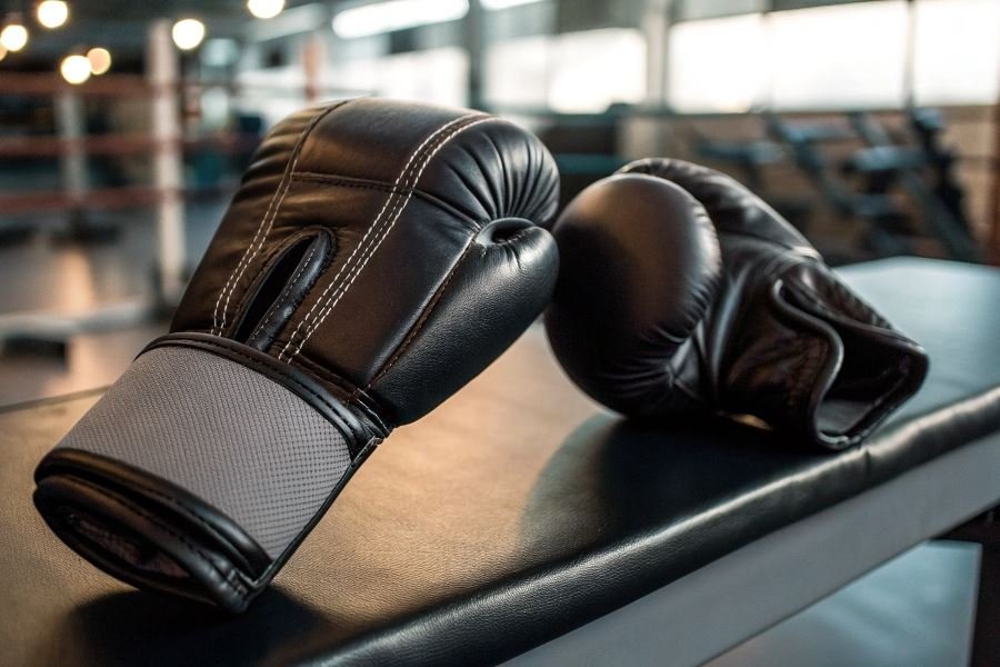 794-leather-vs-synthetic-boxing-gloves-champions-choice