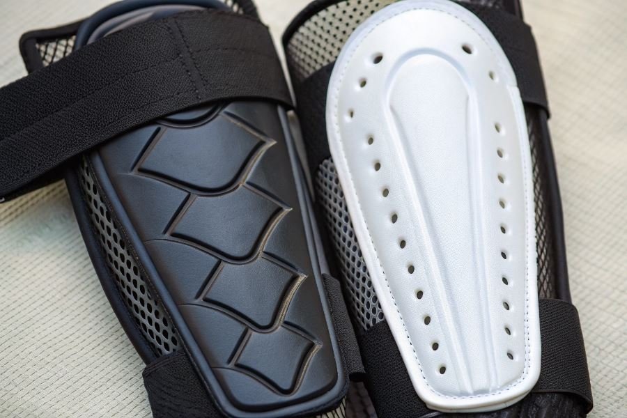 876-shin-guards-universal-vs-specialized-choice