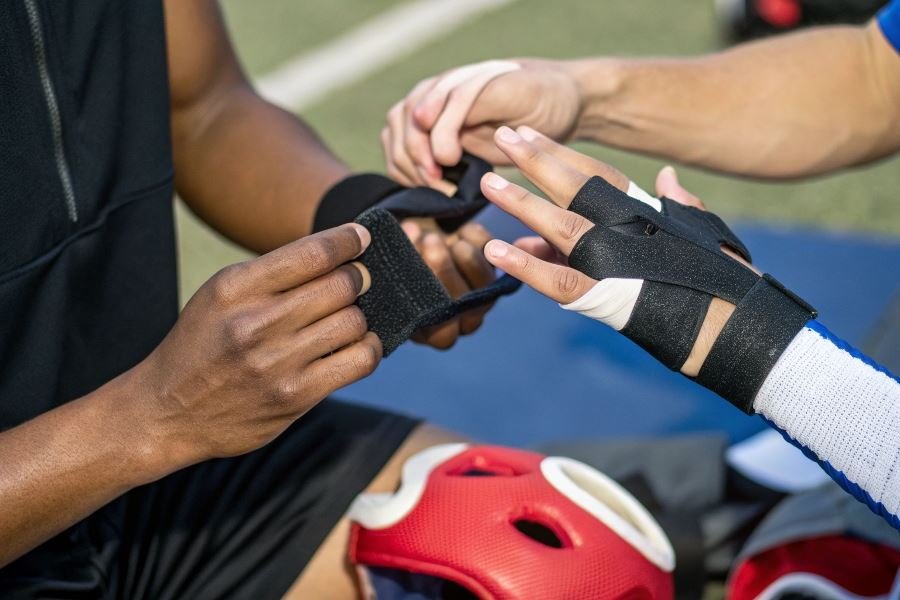 910-finger-protection-sports-career-safety