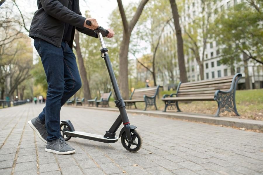 986-folding-scooters-urban-mobility-revolution